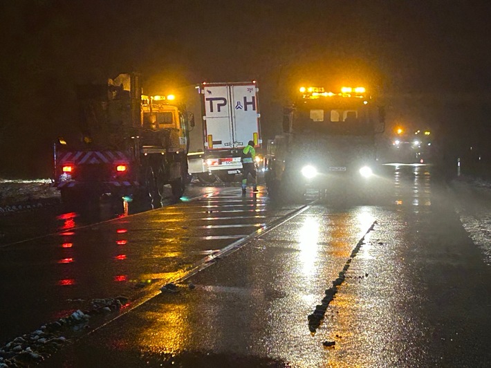 POL-PDTR: Sattelschlepper blockiert nach Verkehrsunfall einen Fahrstreifen der B327 in Morbach (OT Hundheim) - Nachtragsmeldung