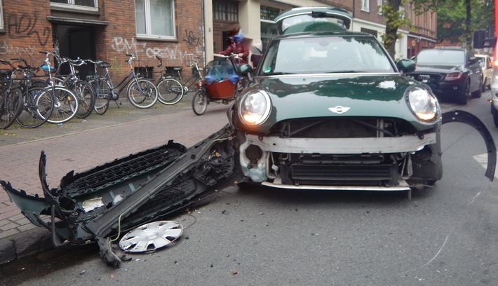 POL-MS: Beim Anfahren Auto übersehen - eine Leichtverletzte und 11.000 Euro Sachschaden