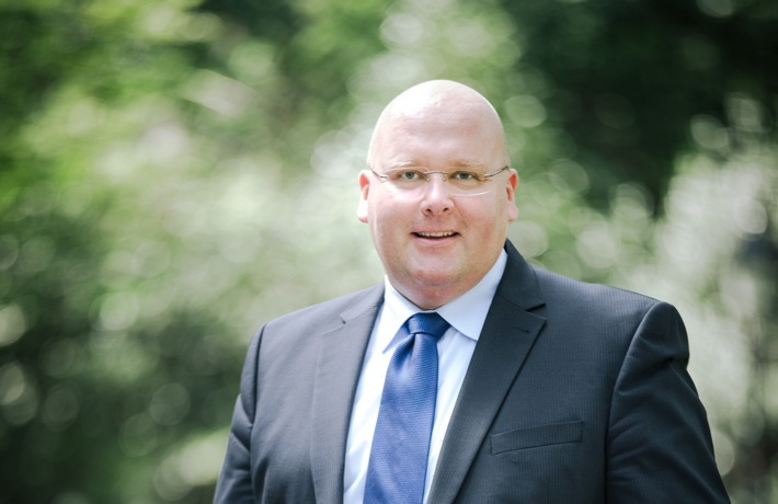 Kai Schimmelfeder alias "Mr. Fördermittel" / Weiterer Text über ots und www.presseportal.de/nr/142781 / Die Verwendung dieses Bildes ist für redaktionelle Zwecke unter Beachtung ggf. genannter Nutzungsbedingungen honorarfrei. Veröffentlichung bitte mit Bildrechte-Hinweis.