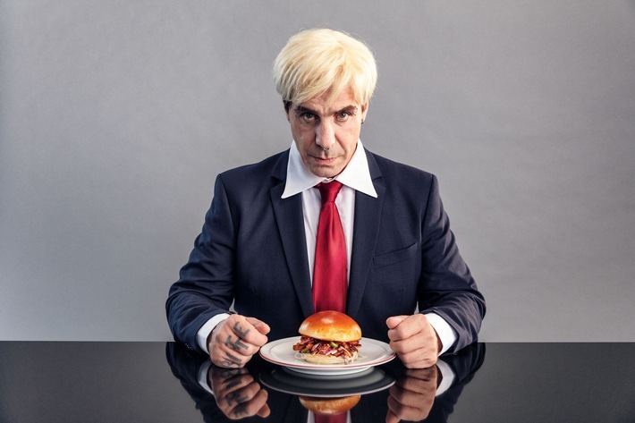 LikeMeat Till Lindemann Veganuary 2021 / Weiterer Text über ots und www.presseportal.de/nr/148302 / Die Verwendung dieses Bildes ist für redaktionelle Zwecke honorarfrei. Veröffentlichung bitte unter Quellenangabe: "obs/LikeMeat GmbH"
