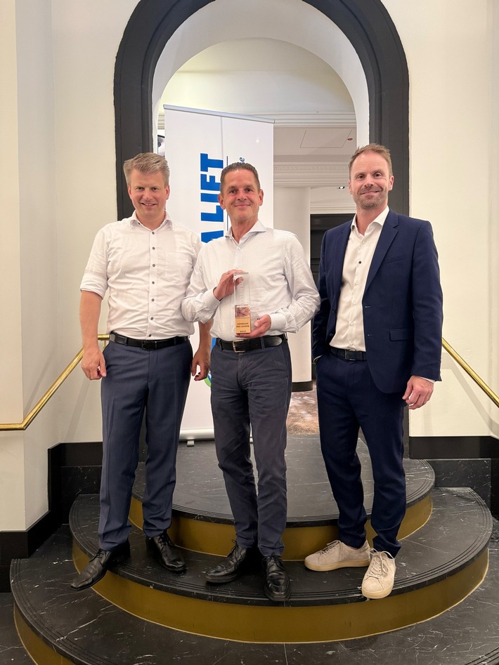 Pressemitteilung | SYSTEM LIFT-Partner küren Merlo Deutschland zum „Lieferanten des Jahres 2025“