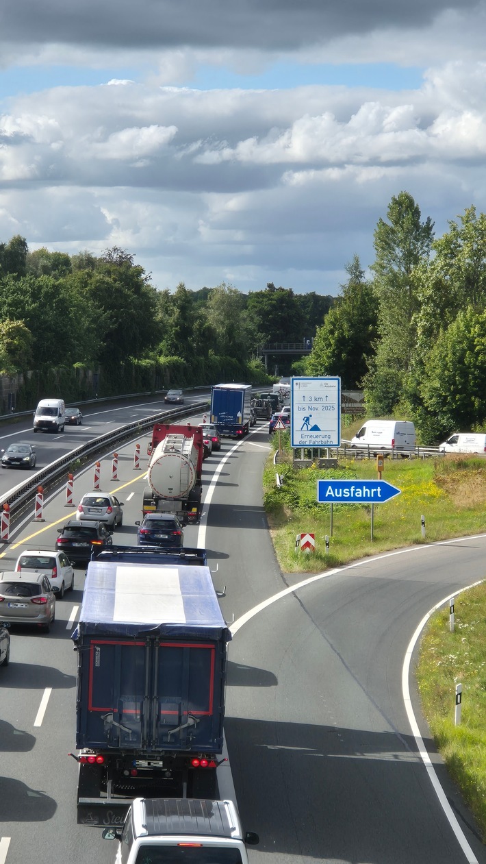 POL-SE: BAB 23 - Baustellen beeinträchtigen weiter den Verkehr - Polizei gibt Tipps, wenn es mal eng wird
