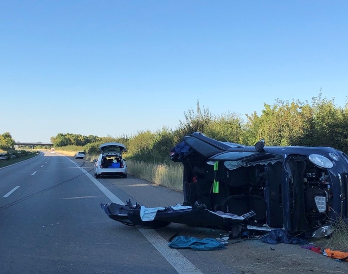 POL-PDLD: Nachtragsmeldung zu - schwerer Verkehrsunfall - A65 Vollsperrung aufgehoben