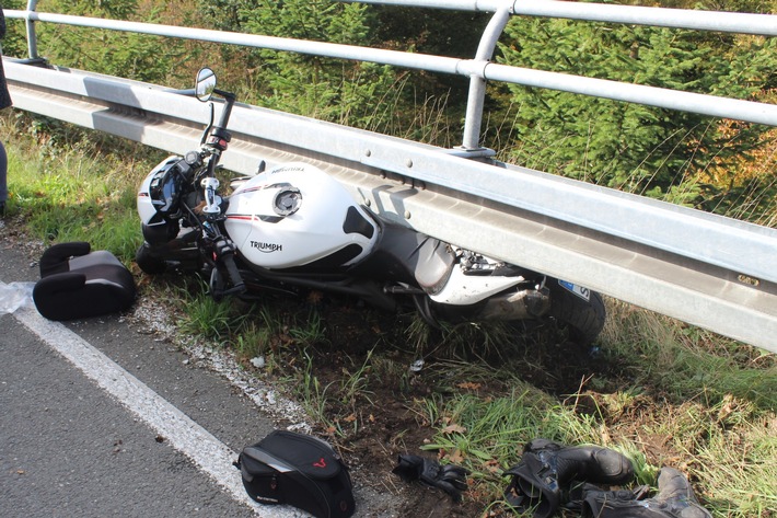 POL-ME: Kradfahrer in Kurve weggerutscht - eine Person schwer verletzt - Velbert - 2010055