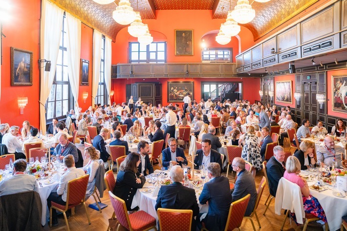 Rund 180 Gäste aus Politik, Wirtschaft, Verbänden und Medien waren der Einladung des BdS zum traditionellen Mittagsempfang gefolgt. / Weiterer Text über ots und www.presseportal.de/nr/156852 / Die Verwendung dieses Bildes für redaktionelle Zwecke ist unter Beachtung aller mitgeteilten Nutzungsbedingungen zulässig und dann auch honorarfrei. Veröffentlichung ausschließlich mit Bildrechte-Hinweis.