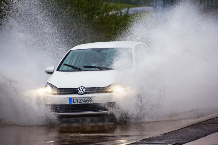 Nokian-Reifen sind vielfache Testsieger, bieten hohe Sicherheit und sparen Sprit / Testsieger der Sommerreifentests kaufen und Reifenwechsel jetzt vorbereiten (mit Bild)