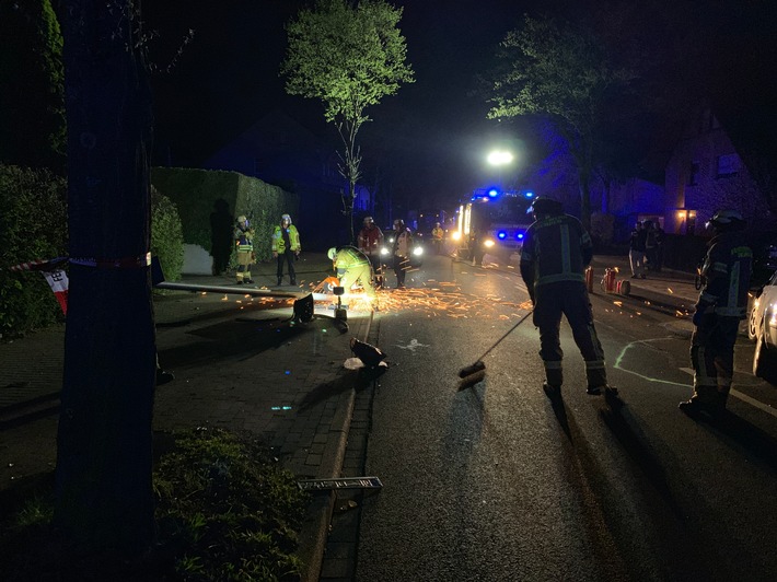 FW Menden: Sirenenalarm: Schwerer Verkehrsunfall auf dem Bräukerweg