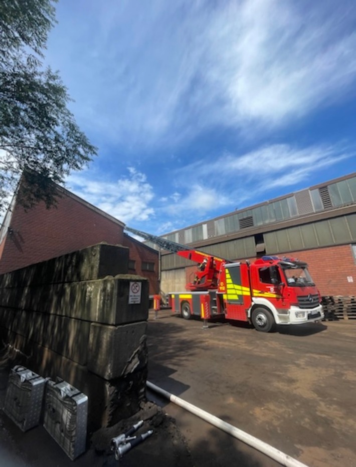 POL-HI: Brand einer Langerhalle in Schlewecke