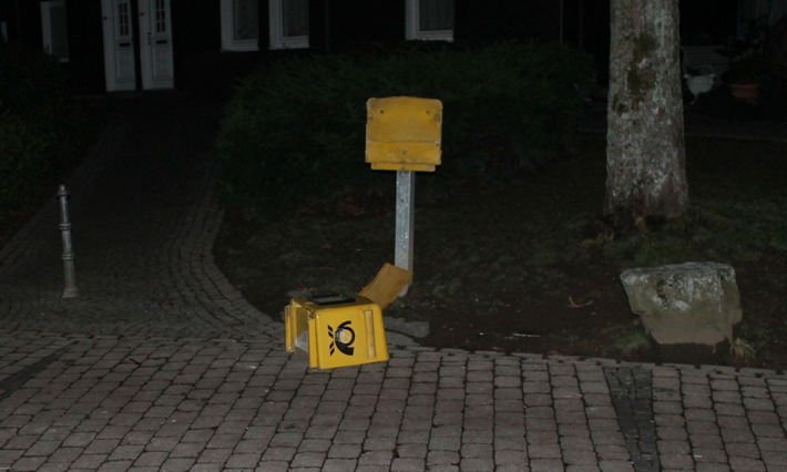 POL-OE: Briefkasten stark beschädigt