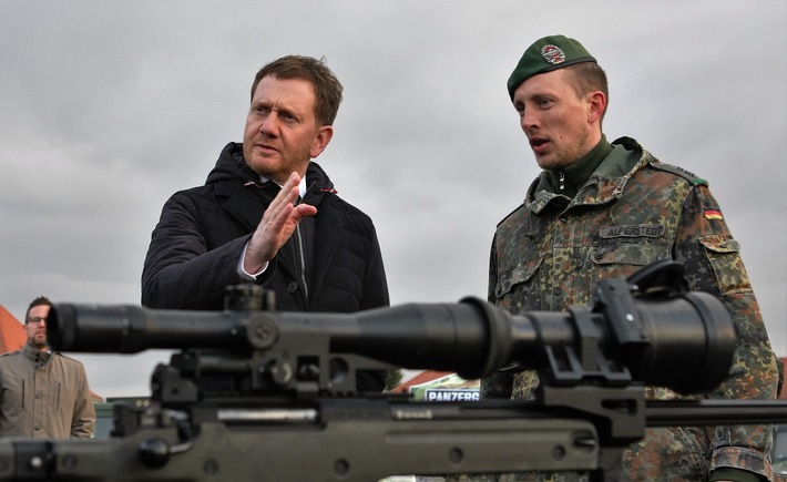 Sachsens Ministerpräsident informiert sich bei der Panzergrenadierbrigade 37