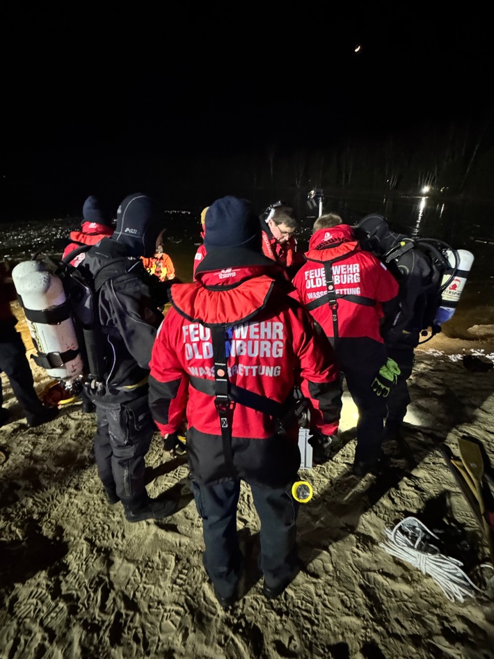 FW-OLL: Erfolgreiche Einsatzübung am Baggersee Westerholt - Eisrettung unter realistischen Bedingungen trainiert