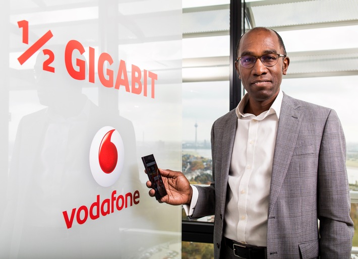 Bergfest auf dem Weg zur Gigabit-Gesellschaft: Vodafone bringt als Erster halbes Gigabit aufs Smartphone