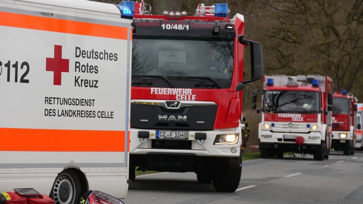 FW Celle: Schwerer Verkehrsunfall mit 6 Verletzten am Sonntag
