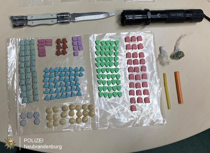 POL-NB: 18-Jähriger fährt unter Betäubungsmitteleinfluss - 200 Ecstasy-Tabletten aufgefunden