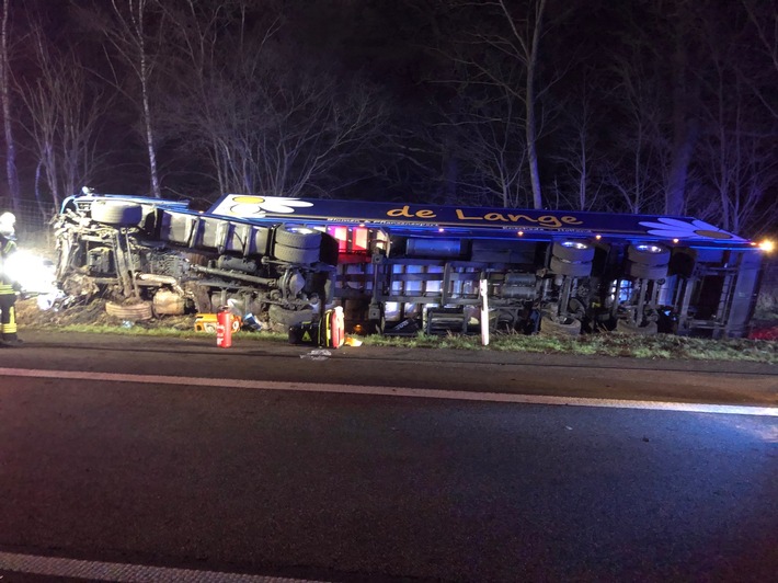 POL-MS: Lkw landet im Grünstreifen - rechter Fahrstreifen der A 31 bei Heek gesperrt