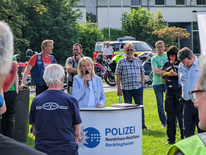 POL-RE: 156 Bikerinnen und Biker, 220 gefahrene Kilometer und strahlender Sonnenschein - Das war die erste "PoliTour" des Jahres