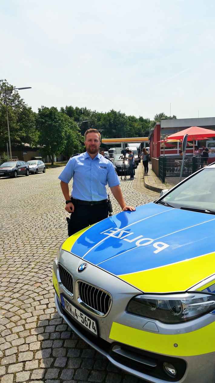 POL-D: Fotos zum heutigen Pressetermin - Polizeioberkommissar als Geburtshelfer an der A 3