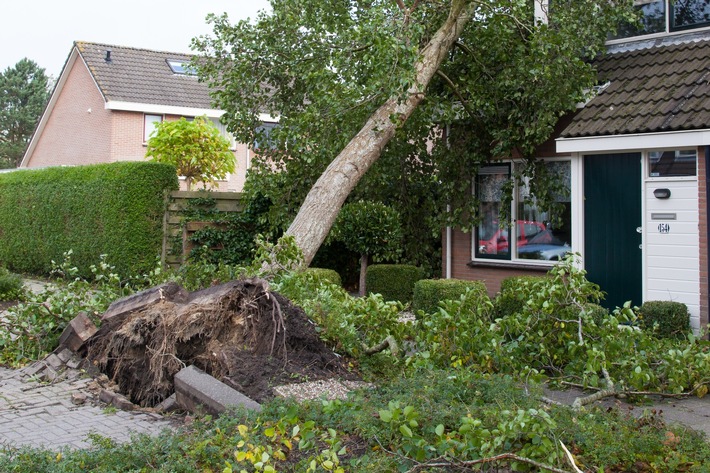Unwetterschäden schnell der Versicherung melden
