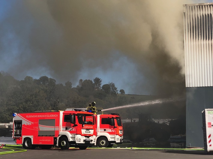 FW-GL: Erstmeldung:
Feuer 5 - Overather Straße - Bergisch Gladbach-Bockenberg