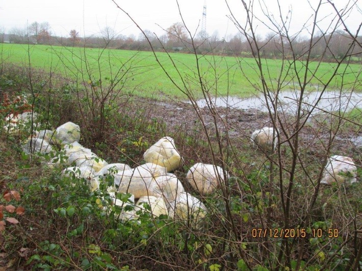 POL-SE: Appen - Unbekannte entsorgen illegal Mineralwolle am Waldrand - Wer hat etwas gesehen?