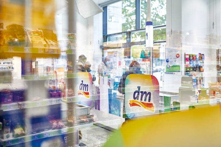 Positive Entwicklung bei dm-drogerie markt im Geschäftsjahr 2019/2020