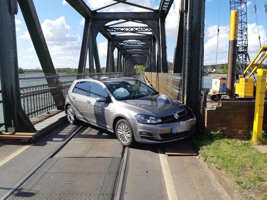 BPOL-FL: Lindaunis - Unfall auf Schleibrücke verursacht Zugausfälle