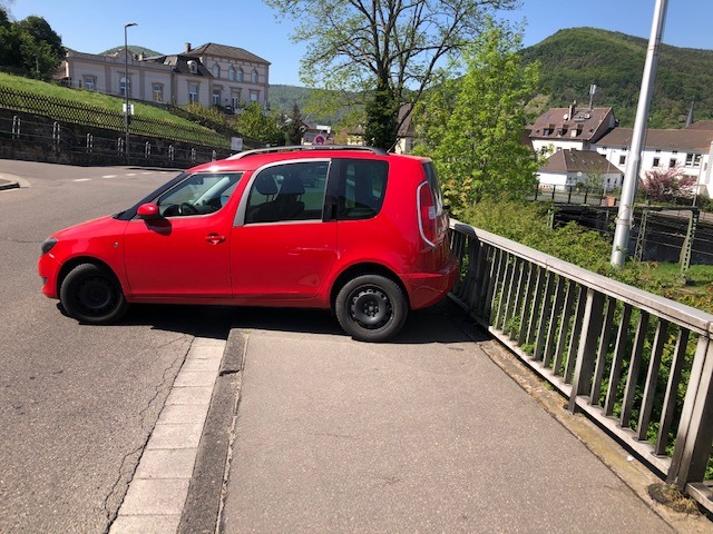 POL-PDNW: Führerloses Auto verursacht Sachschaden