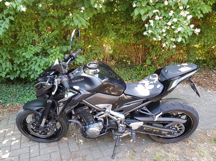 POL-GÜ: Diebstahl eines Motorrades Kawasaki - Polizei sucht Zeugen