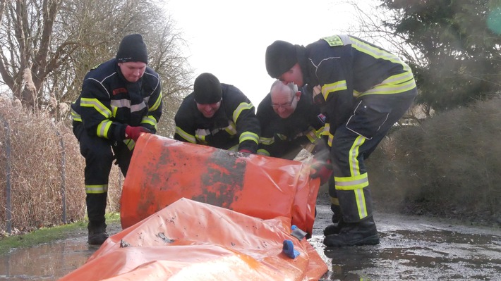 FW Celle: Rückbau mobiler Hochwasserschutz!