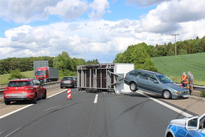 POL-PPTR: Verkehrsunfall mit erheblichen Verkehrsbehinderungen auf der A64 in Fahrtrichtung Trier