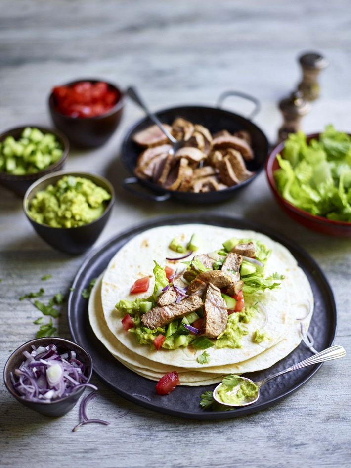 Lecker, schnell und einfach! Tolles Sommergericht mit Lammfleisch: Lamm Wraps mit Guacamole