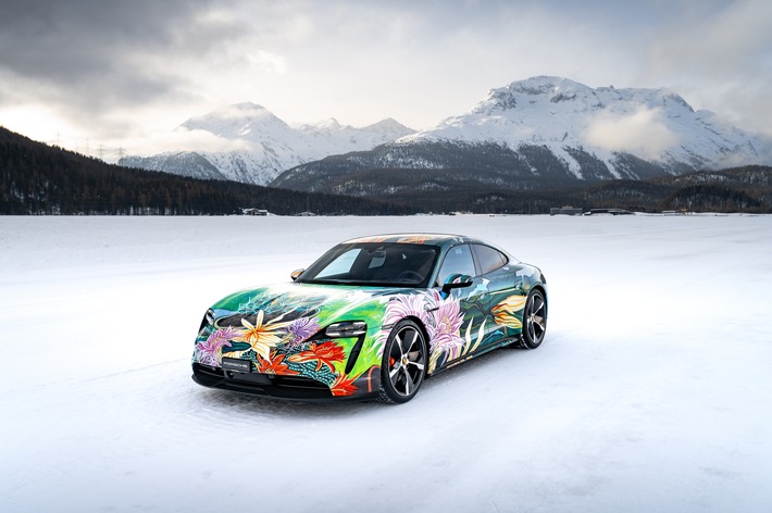 Porsche mette all&#039;incanto la Taycan Artcar per una buona causa