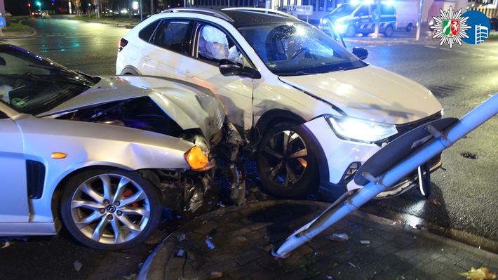 POL-OB: Kreuzung nach schwerem Verkehrsunfall gesperrt