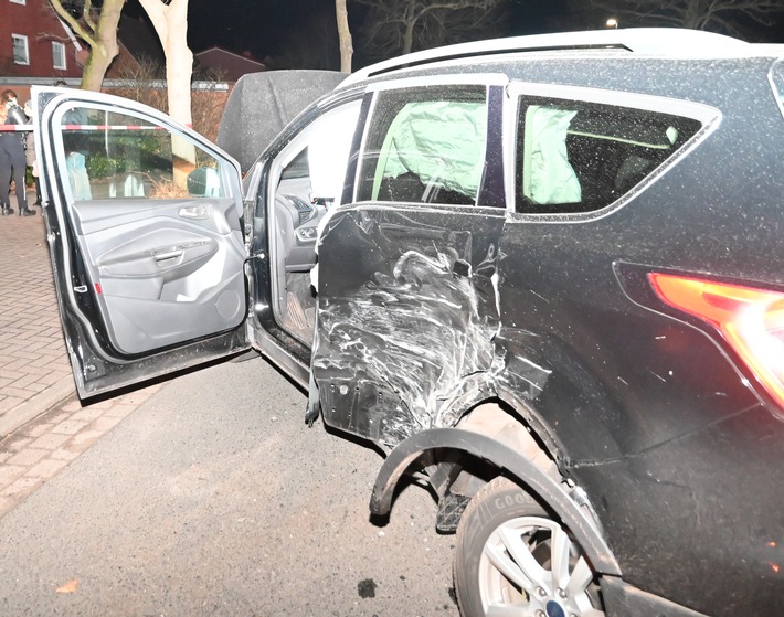 POL-ROW: ++ Vorfahrt missachtet - Zwei Menschen verletzt ++ Auto kollidiert mit Straßenbaum - Junger Fahrer verletzt ++