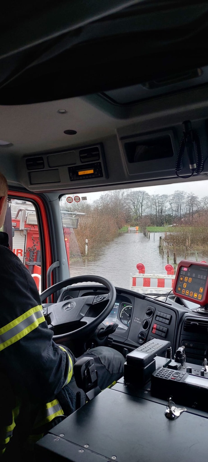 FW-Schermbeck: Wasser auf Fahrbahn