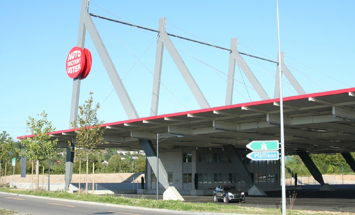 Grösstes Autocenter der Schweiz eröffnet