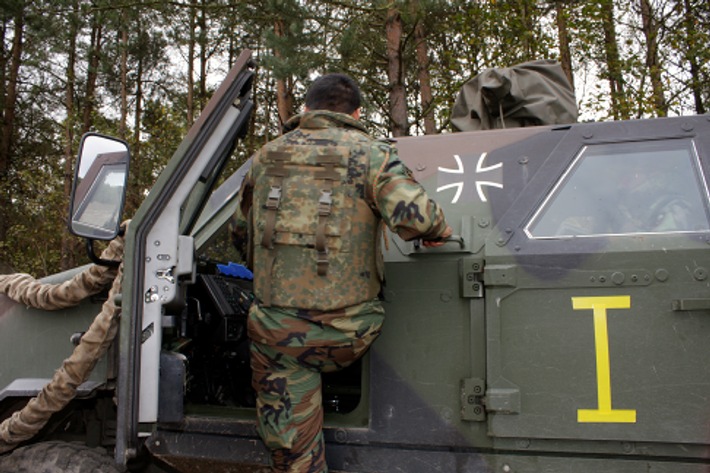 Streitkräftebasis schult Peschmerga auf geschützten Fahrzeugen