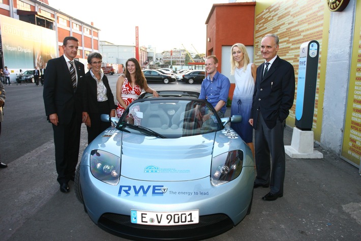 Kultur-Tour endet nach über 4000 Kilometern in Istanbul / RWE Elektroautos bestehen Langstreckentest / Positive Erkenntnisse über Elektromobilität gewonnen (mit Bild)