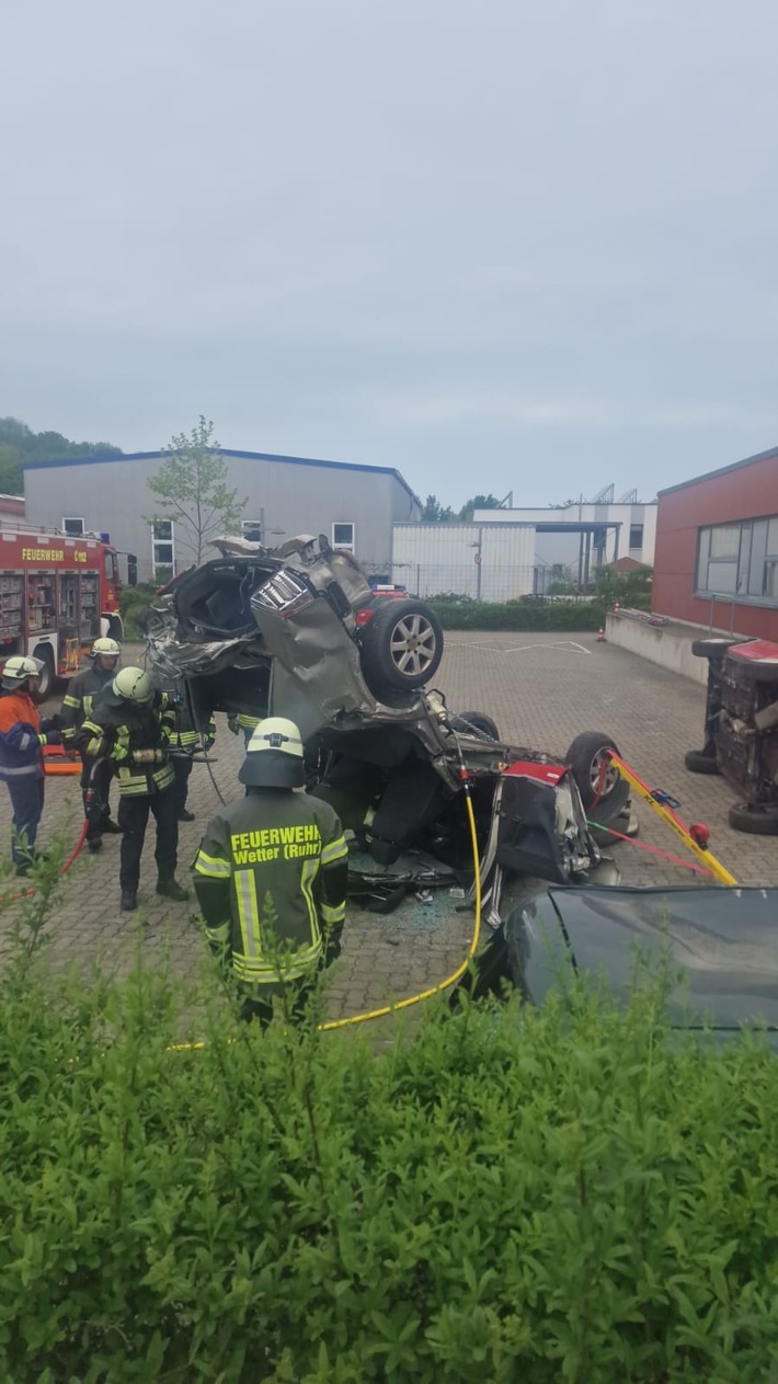 FW-EN: Wetter - Erfolgreicher Abschluss des neuen Grundlehrgangs bei der Feuerwehr