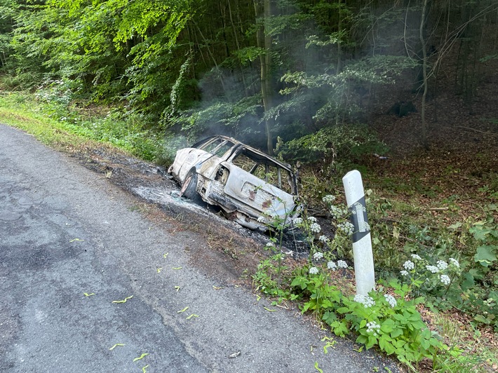LPI-NDH: Brennendes Fahrzeug am Possen - Kripo nimmt Ermittlungen auf und sucht Zeugen