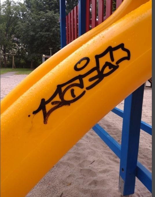 POL-PDPS: Graffiti-Schmiererei im Freizeitpark