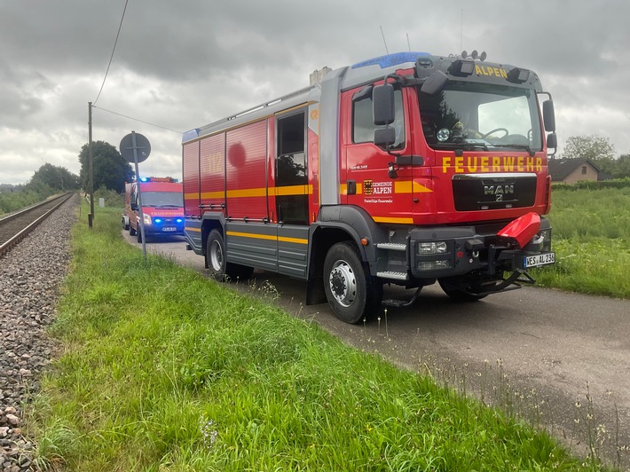 FW Alpen: Verkehrsunfall mit einem Personenzug