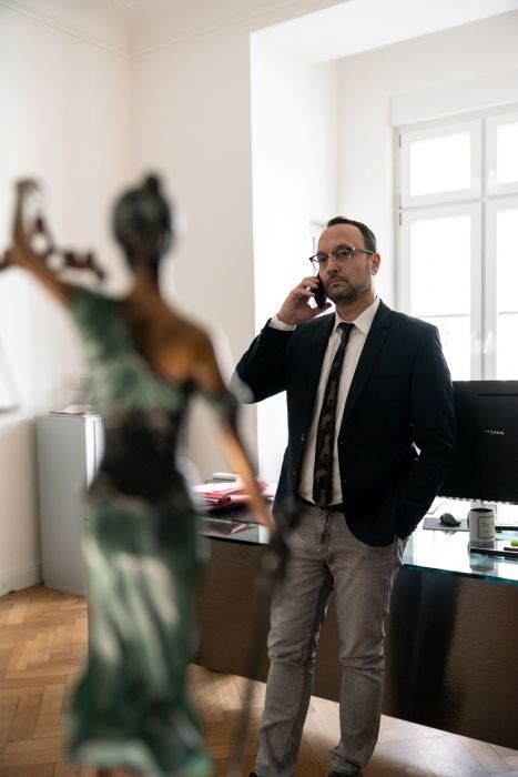 Sky Original "Anwälte des Bösen - Zwischen Gesetz und Gewissen" mit Dr. Adam Ahmed ab 24. Juni exklusiv bei Sky Crime