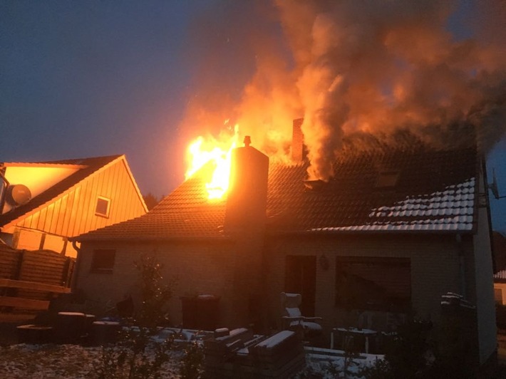 POL-HM: Dachstuhlbrand in Flegessen
