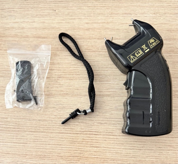BPOL NRW: Alkoholisierter Mann mit Elektroschocker - Bundespolizei ermittelt