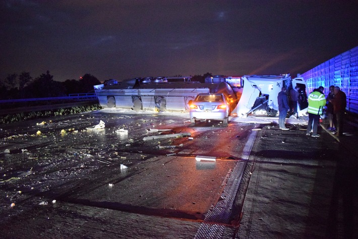 POL-HI: Verkehrsunfall auf der A7 bei Hildesheim mit drei verletzten Personen und hohem Sachschaden.