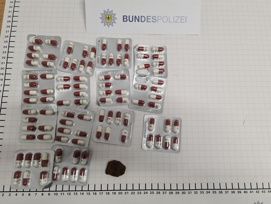 BPOL NRW: Wegen fehlender Fahrkarte: Bundespolizei findet versteckte Drogen in der Unterhose
