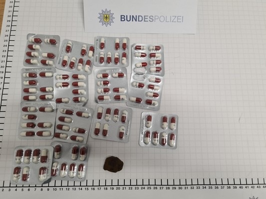 BPOL NRW: Wegen fehlender Fahrkarte: Bundespolizei findet versteckte Drogen in der Unterhose