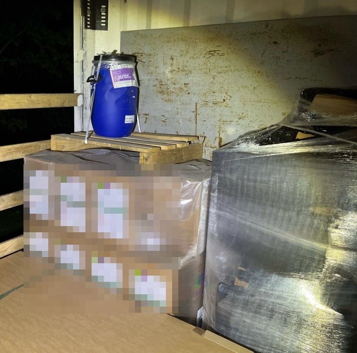 POL-BI: Aktueller Polizeieinsatz: Verkehrsunsicherer LKW mit gefährlicher Ladung aus dem Verkehr gezogen