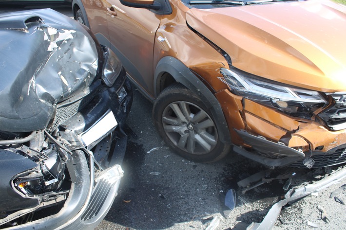 POL-MI: Verletzte nach Kreuzungsunfall